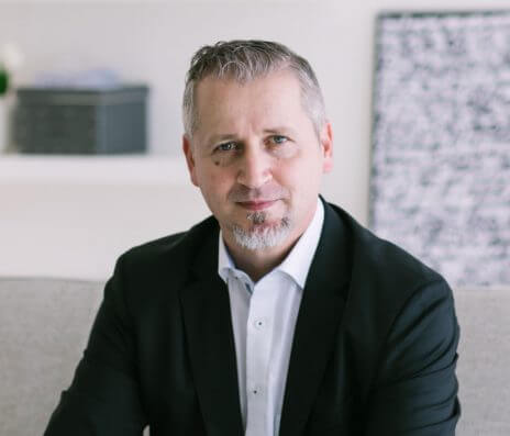 Stephan-Berner_CEO_Help-AG-2-1-464x397-1